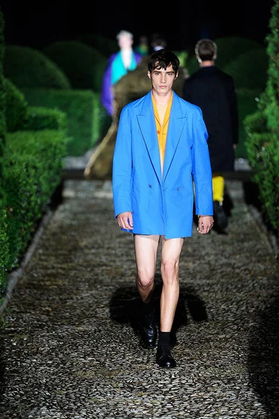 Look 37